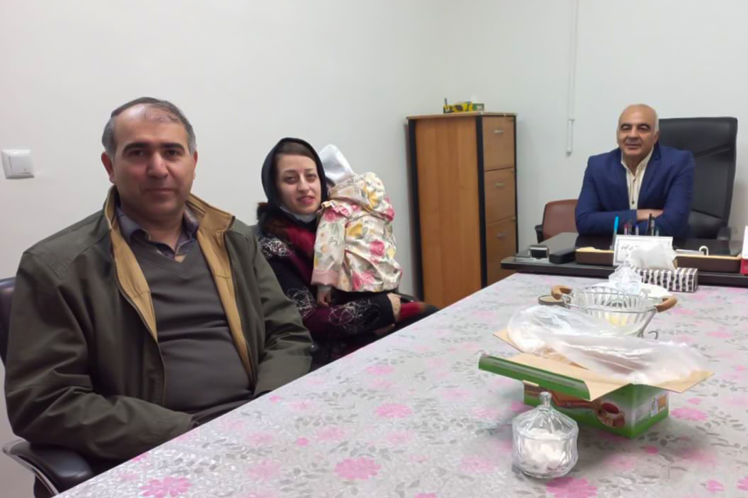 یک خانواده خیّر، بخشی از هزینه های دو خانواده‌ی بی سرپرست را پذیرفتند