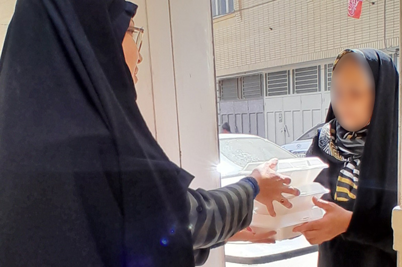 ۶۰ پرس چلوکباب توسط مددکار به اضافه شما توزیع گردید