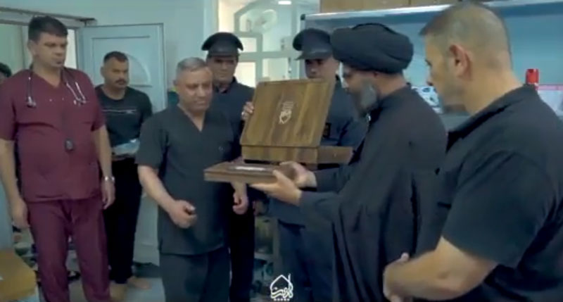 تکریم مواکب مسیر نجف به کربلا توسط خادمین حرم حضرت زینب سلام الله علیها