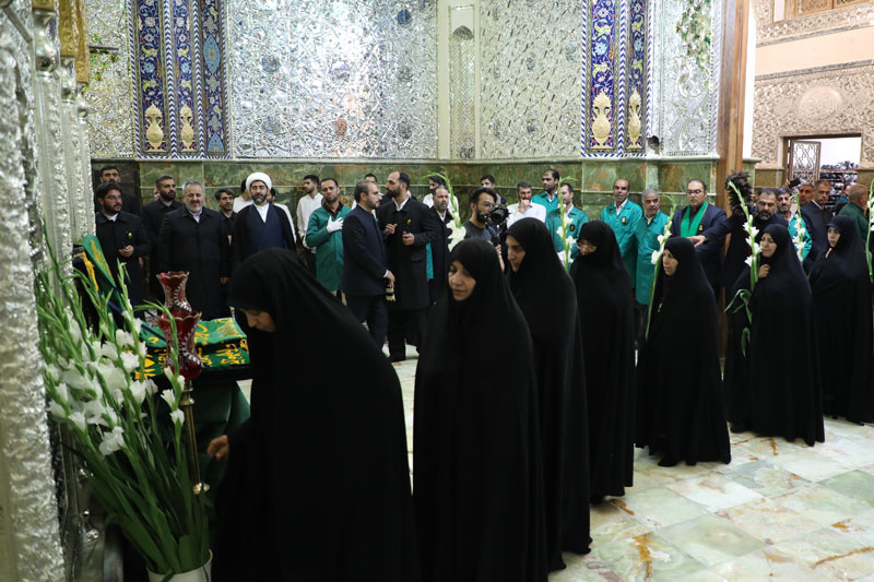 با حضور خادمان حرم رضوی حرم مطهر حضرت زینب خواهر امام رضا (علیهماالسلام) گلباران شد