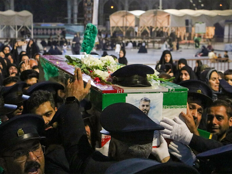 برگزاری مراسم وداع با پیکر خادم الزینب شهید حامد صفاریان