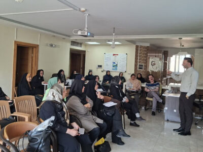 کارگاه تخصصی روش شناسایی خانواده کمتر برخوردار در محلات، ویژه‌خادمین برگزار شد