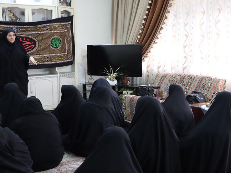 دومین جلسه کارگاه «زن موفق، خانواده موفق» در محله عاشق اصفهانی برگزار شد