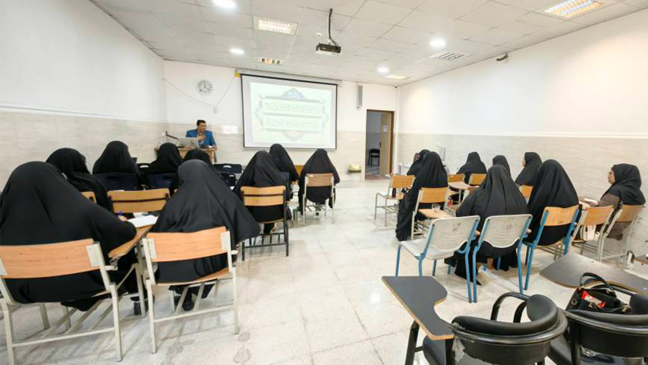 سمینار «اصول و مبانی تعلیم‌وتربیت» برگزار شد